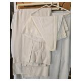 Lot of Round & Rectangle Tablecloth Linens