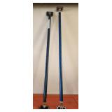 2 cargo retaining bars