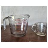 Lot of 2  measuring cups pyrex & anchor Hocking