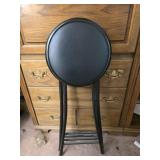 Black foldable stool