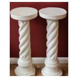 2 ceramic pedestals