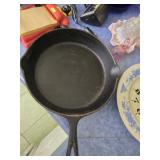 Cast iron skillet