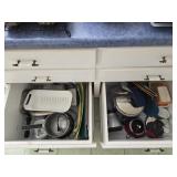 2 drawers of kitchen items