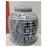 Blue & White Chinese ceramic urn