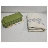 Lot of 15 cloth plassments for table & floral