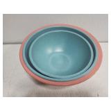 Set of 3 plastic bowls & 2 lids
