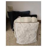 Lot of 4 pillows