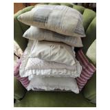 Lot of 9 decorative vintage pillows CHAIR NO