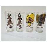 Set of 4 Vintage Looney Tunes collectable glasses