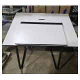 Slanted drawing table
