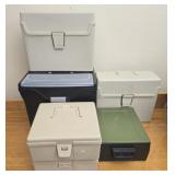 Lot of 6 plastic containers