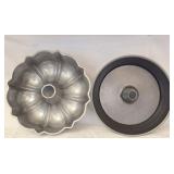 Lot of 2 Metal Bundt Pans