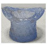 Blue daisy & button top hat *has some chips