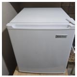 Small artic fresh mini fridge
