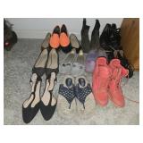 Estate lot of 12 pairs of size 6 womens shoes