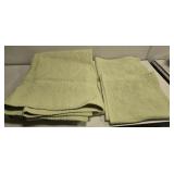 Machine made quilt blanket and pillow cases