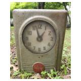 VNTG Montgomery Manufacturing Co industrial Clock