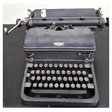 Antique ROYAL Type Writer