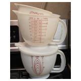 Lot ofn3 Tupperware Measuring Cups