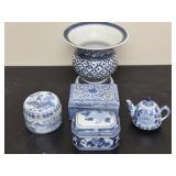 5 pieces of blue and white Asian pieces
