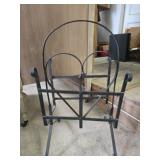 Metal heart shaped magazine holder