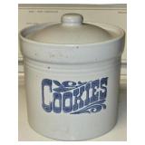 Pfaltzgraff Yorktowne Stoneware Cookie Jar w Lid