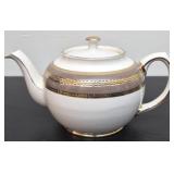 Milky white and gold trimmed Sadler teapot