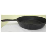 Cast iron frying pan