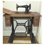 Antique Cast Iron Bottom SINGER Sewing Machine