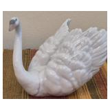 Simply elegant LLADRO porcelain swan