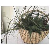 Basket with decor