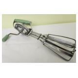 Vintage Maynard hand crank egg beater