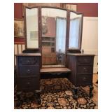 Vintage vanity w mirror
