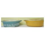 2 Vintage Pyrex bowls w lids