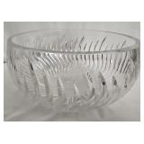 Glass swirl pattern bowl