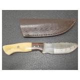 Hand made Damascus steel knife with sheath