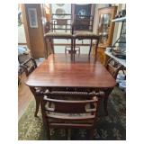 Vtg Wooden Dinning room table w 6 chairs