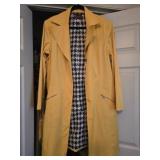 Bandolino Ladies yellow coat size unknown