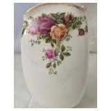Old country Roses Royal Albert Vase