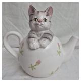 Vintage Otagiri ceramic teapot of a cat