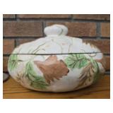 Ceramic pot with lid