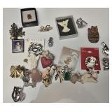Estate lot of brooches