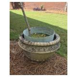 Hevey concrete planter