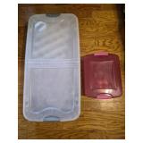 2 plastic container w lids