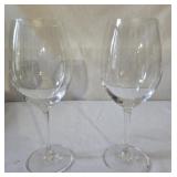 Lot of 2 wine glasses