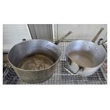 Lot of 2 aluminum pots