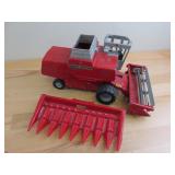 Masssey Ferguson 850 Model Combine ERTL Tractor