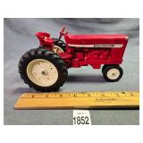 International Harvester 544 Narrow Front Diecast