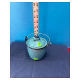 Porcelain finished pot