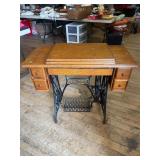 Singer Treadle Sewing Machine, Oak, (31x18x36)